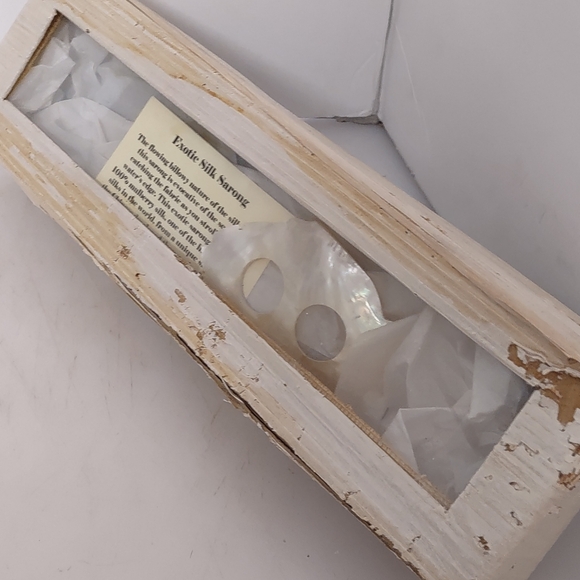 Vintage Eastern Silk Sarong 45 Inch By 64 In New In Box Abalone Buckle  Gift? - Picture 9 of 10